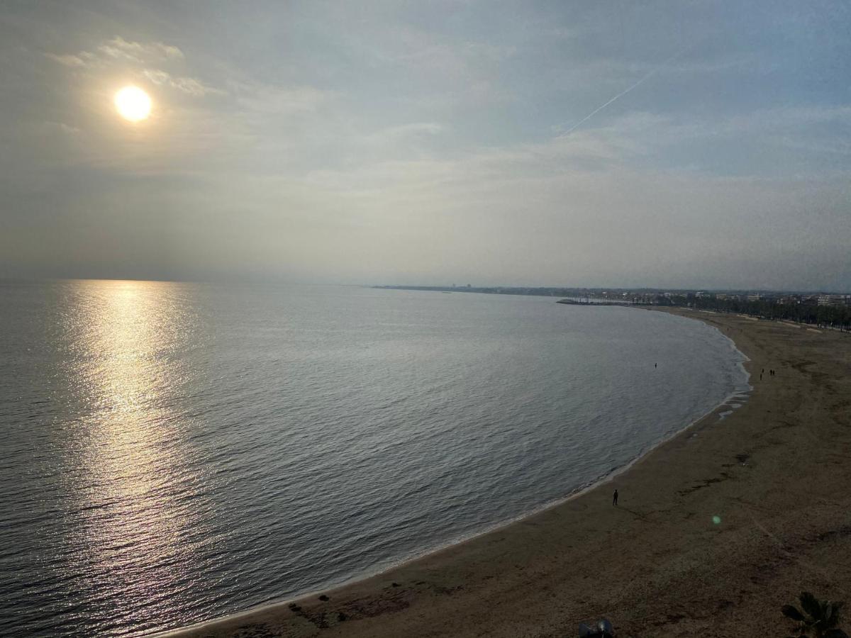 Appartement Spacieux, Front De Mer, Vue Splendide Салоу Экстерьер фото